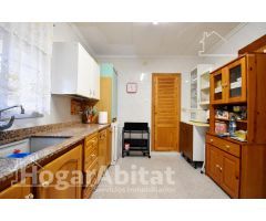 CHALET REFORMADO CON TERRAZA, PISCINA, BARBACOA Y GARAJE