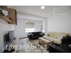 ¡GRAN OPORTUNIDAD! MUY AMPLIO DE 4 DORMITORIOS, CON BALCÓN JUNTO AV BENIOPA