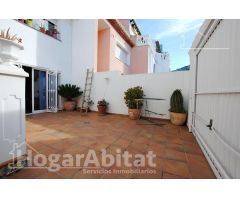 ADOSADO SEMINUEVO CON TERRAZA Y GARAJE