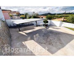 ESPECTACULAR CHALET REFORMADO CON GARAJE, TERRAZA Y PISCINA
