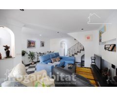 ADOSADO SEMINUEVO CON TERRAZA Y GARAJE