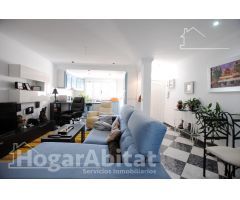 ADOSADO SEMINUEVO CON TERRAZA Y GARAJE