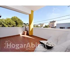 CHALET CON JARDÍN, TERRAZA, PISCINA Y GARAJE