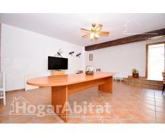 CHALET CON JARDÍN, TERRAZA, PISCINA Y GARAJE