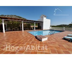 CHALET CON PISICINA, GARAJE, BARBACOA  Y JARDÍN