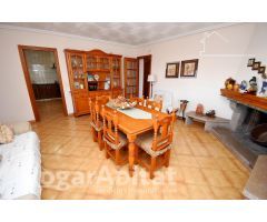 CHALET CON PISICINA, GARAJE, BARBACOA  Y JARDÍN