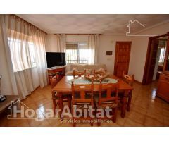 CHALET CON PISICINA, GARAJE, BARBACOA  Y JARDÍN