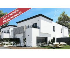 PRECIOSO ADOSADO EN URBANIZACIÓN CON PISCINA, GARAJE Y TERRAZA