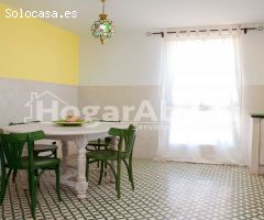 SEMINUEVO, AMPLIO Y CON TERRAZA