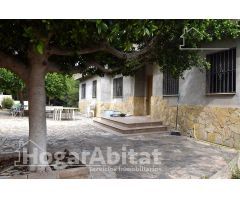 CHALET SEMINUEVO CON GARAJE, PISCINA Y AMPLIA PARCELA