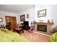 CHALET SEMINUEVO CON GARAJE, PISCINA Y AMPLIA PARCELA