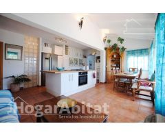 CHALET CON TERRAZA, GARAJE Y BARBACOA CERCA DE LA PLAYA