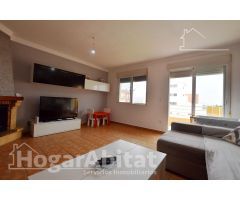 ADOSADO SEMINUEVO CON GARAJE, BALCÓN Y TERRAZA