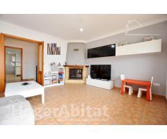 ADOSADO SEMINUEVO CON GARAJE, BALCÓN Y TERRAZA