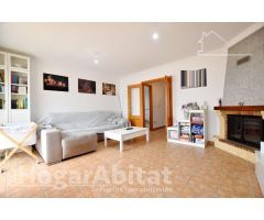 ADOSADO SEMINUEVO CON GARAJE, BALCÓN Y TERRAZA