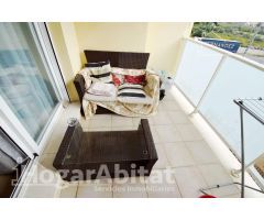SEMINUEVO CON TERRAZA Y PISCINA CERCA DE LA PLAYA