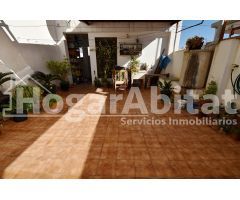 CASA SEMINUEVA, AMPLIA Y CON TERRAZA