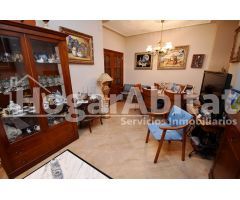 CASA SEMINUEVA, AMPLIA Y CON TERRAZA
