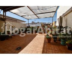 CASA SEMINUEVA, AMPLIA Y CON TERRAZA