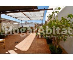 CASA SEMINUEVA, AMPLIA Y CON TERRAZA