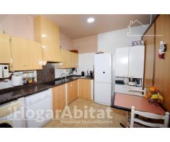 MAGNIFICA CASA CON TERRAZA Y LOCAL COMERCIAL EN EL CENTRO