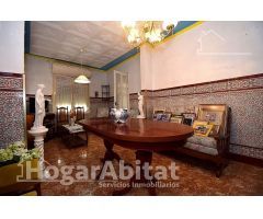CON TERRAZA JUNTO AL AYUNTAMIENTO