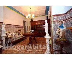 CON TERRAZA JUNTO AL AYUNTAMIENTO