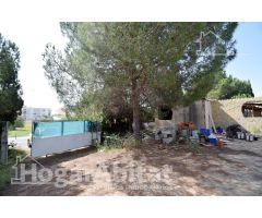 CHALET PARA REFORMAR CON PISCINA. TERRAZA Y GARAJE CERCA DE LA PLAYA