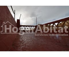 Casa de 2 alturas con TERRAZA cerca del Ayuntamiento