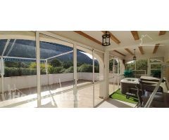 ESPECTACULAR CHALET CON PISCINA, JACUZZI, BARBACOA Y AMPLIAS TERRAZAS