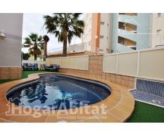 AMPLIO ADOSADO CON PISCINA PRIVADA Y TRES TERRAZAS CERCA DE LA PLAYA