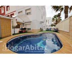 AMPLIO ADOSADO CON PISCINA PRIVADA Y TRES TERRAZAS CERCA DE LA PLAYA