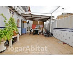 AMPLIO ADOSADO CON PISCINA PRIVADA Y TRES TERRAZAS CERCA DE LA PLAYA