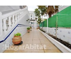 AMPLIO ADOSADO CON PISCINA PRIVADA Y TRES TERRAZAS CERCA DE LA PLAYA
