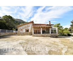 CHALET REFORMADO CON TERRAZA, PISCINA, BARBACOA Y GARAJE