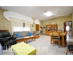 CHALET REFORMADO CON TERRAZA, PISCINA, BARBACOA Y GARAJE