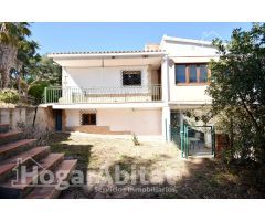 CHALET CON GARAJE, TERRAZA Y BARBACOA