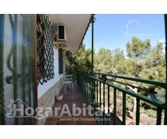 CHALET CON GARAJE, TERRAZA Y BARBACOA