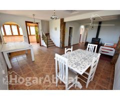 CHALET CON GARAJE, TERRAZA Y BARBACOA