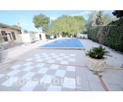 CHALET CON PISCINA, TERRAZA, GARAJE Y BARBACOA
