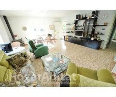 CHALET CON PISCINA, TERRAZA, GARAJE Y BARBACOA