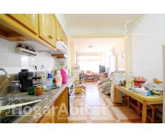 ¡EXCELENTE OPORTUNIDAD! GRAN CASA PARA REFORMAR CON GARAJE Y TRES TERRAZAS
