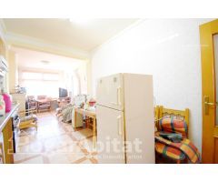 ¡EXCELENTE OPORTUNIDAD! GRAN CASA PARA REFORMAR CON GARAJE Y TRES TERRAZAS