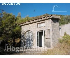 CHALET CON TERRAZA, ZONA DE APARCAMIENTO Y ESPECTACULARES VISTAS