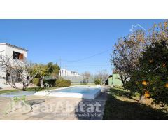 ESPECTACULAR VILLA CON PISCINA, GARAJE Y AMPLIA PARCELA