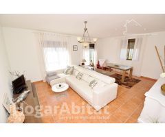 CHALET SEMINUEVO CON TERRAZA Y GARAJE
