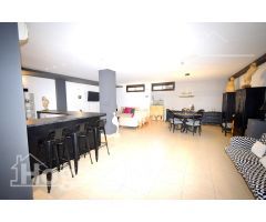 PRECIOSO ADOSADO EN RESIDENCIAL CON GARAJE, PISCINA, TERRAZA, Y TRASTERO