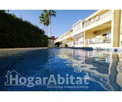 PRECIOSO ADOSADO SEMINUEVO CON GARAJE, PISCINA Y DOS AMPLIAS TERRAZAS
