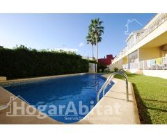 PRECIOSO ADOSADO SEMINUEVO CON GARAJE, PISCINA Y DOS AMPLIAS TERRAZAS
