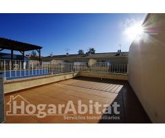 PRECIOSO ADOSADO SEMINUEVO CON GARAJE, PISCINA Y DOS AMPLIAS TERRAZAS